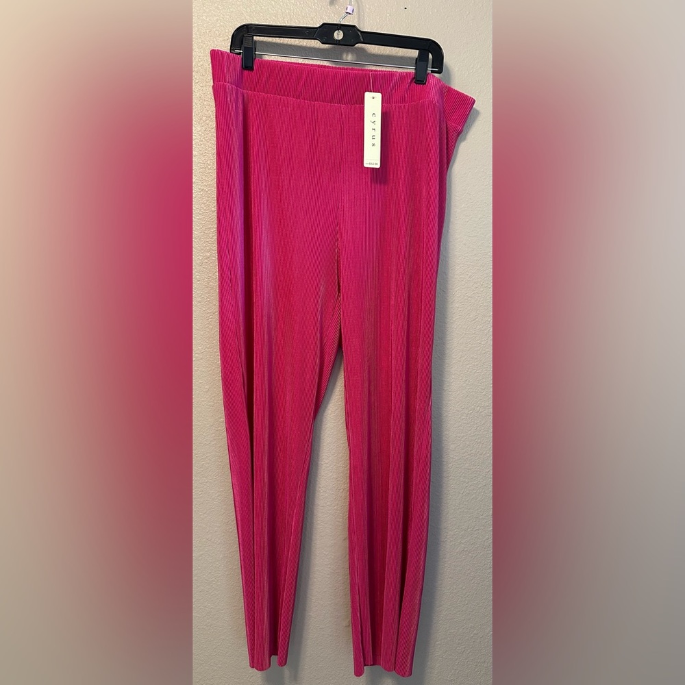 Cyrus Malibu Pink ribbed women’s pants. Size XL. NWT. $64 MSRP